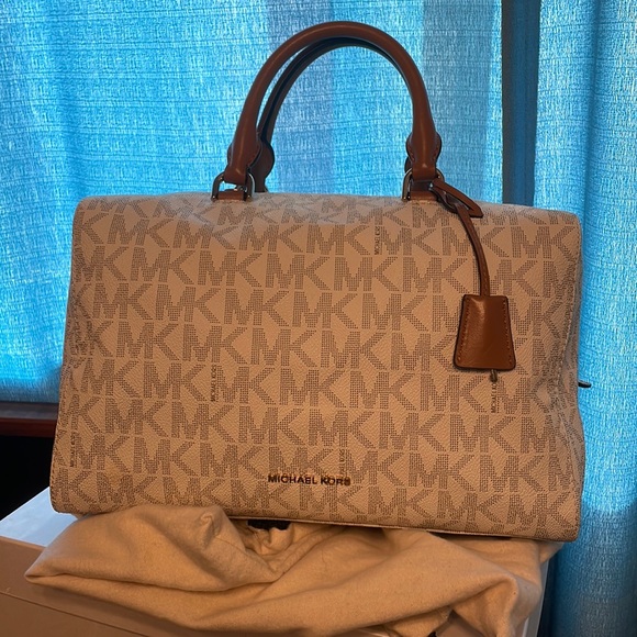 Michael Kors Handbags - Michael Kors satchel bag. Never used. In excellent condition!